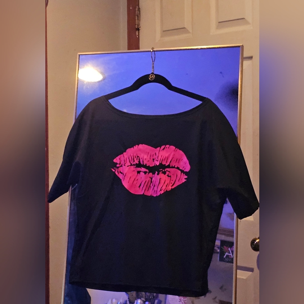 Black Top with Pink Lips Design